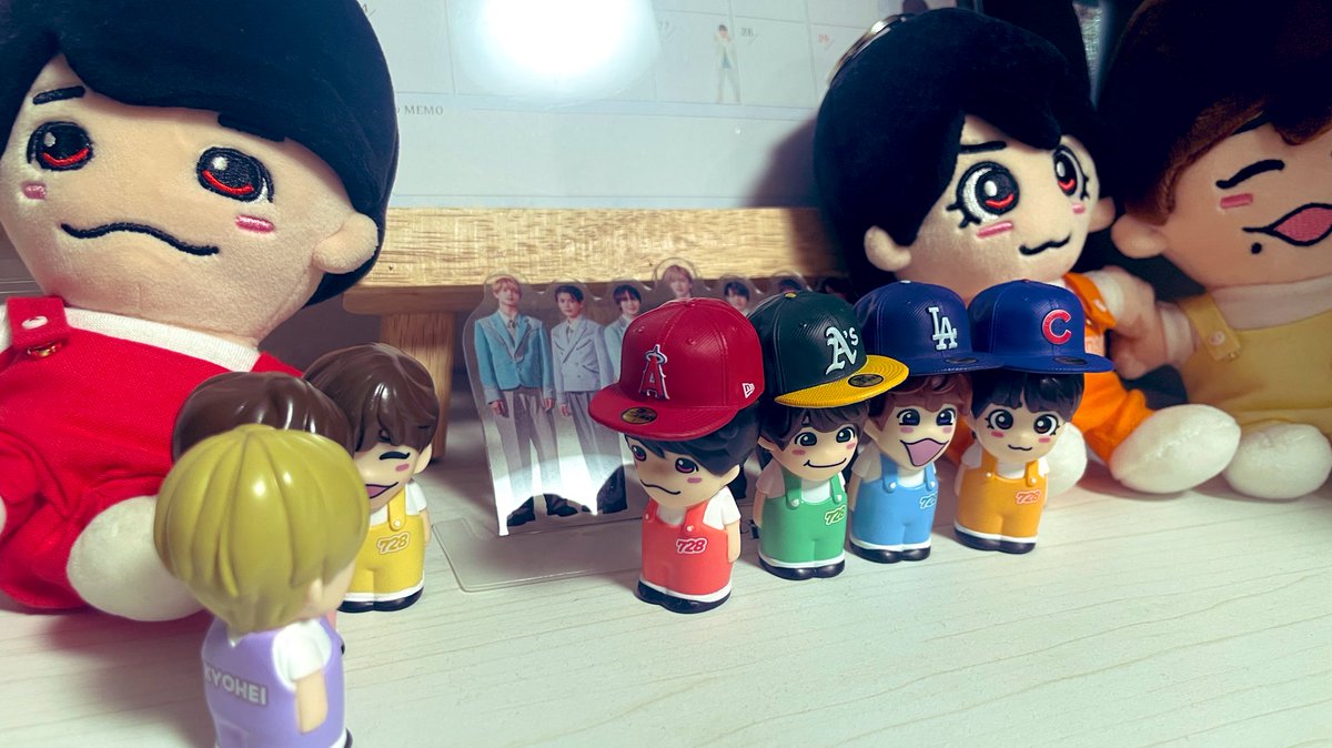 ninohata373's tweet photo. 野球少年な息子たちがおりますゆえ、「LA出たらママにちょうだいね!丈くんに被せるからね!!」とガチャさせる母。
結果4チームゲットできたので年上組に被せることができました🧢❤️💚💙🧡
#NEWERA #NEWERA59FIFTY #MLB #なにわ男子 https://t.co/ISvvR2FYol