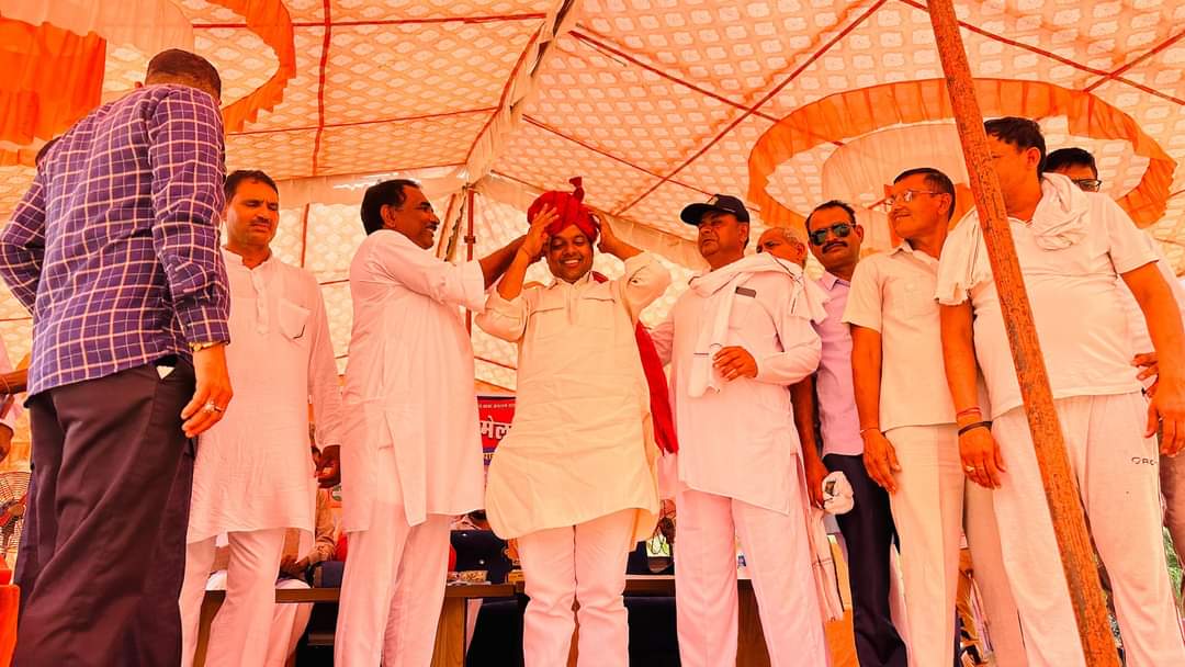 RJPsTeam's tweet photo. महेंद्रगढ़ विधानसभा क्षेत्र से राजपा(सत्य) के उम्मीदवार श्री राकेश तंवर जी ने महेंद्रगढ़ के विभिन्न हिस्सों में जनसंपर्क किया।।
#महेंद्रगढ़_विधानसभा #RJPsatya https://t.co/QsukFE4LPZ