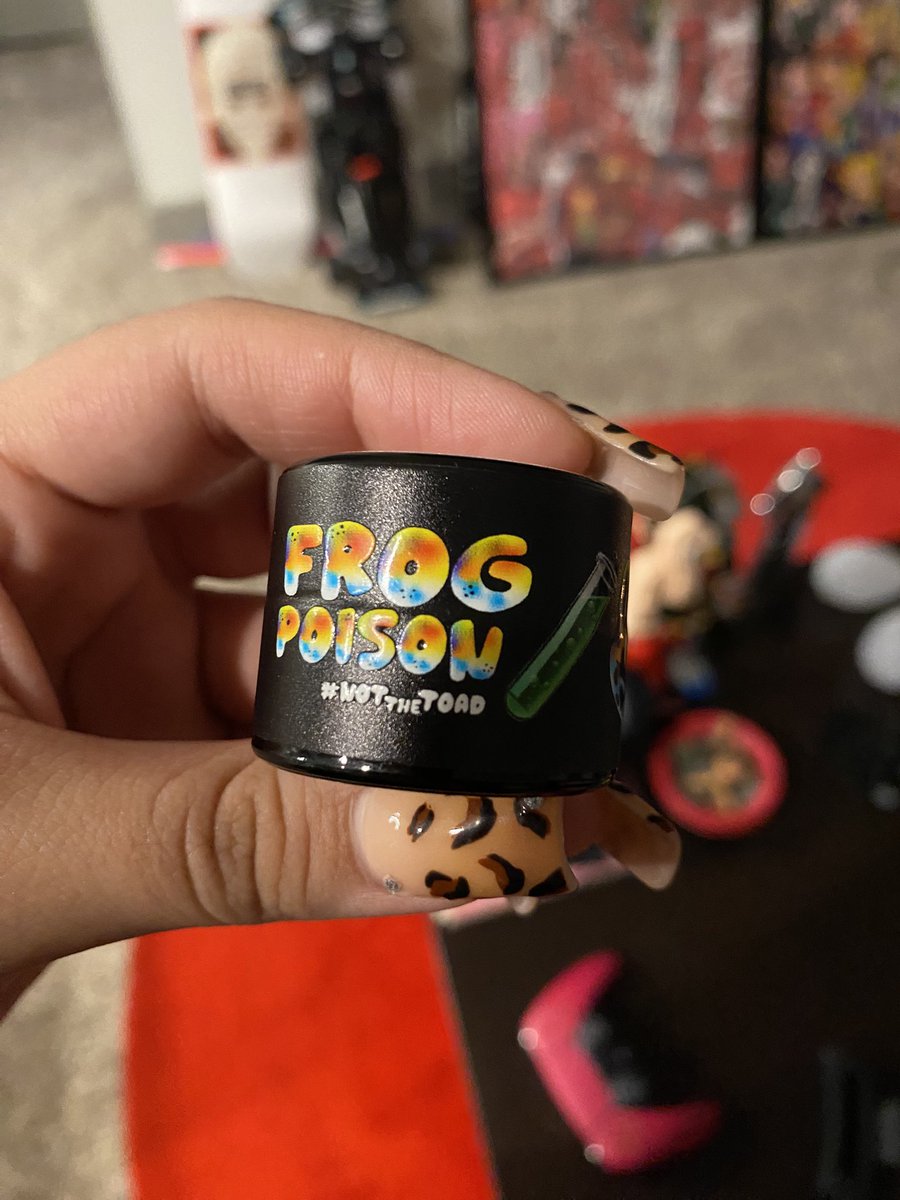 valcartiier's tweet photo. 🐸🧪 #NotTheToad https://t.co/aCCTfnS0MS
