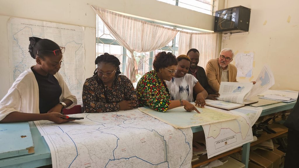 As part of the ongoing #onchocerciasis desk review
the <a href="/NTDS_Kenya/">Division of Vector Borne and NTDs, Kenya</a> #oncho team has explored <a href="/museumsofkenya/">National Museums of Kenya</a> library <a href="/KWSKenya/">Kenya Wildlife Service</a>, Survey of Kenya, <a href="/KeForestService/">Kenya Forest Service</a>, <a href="/WRA_KEN/">WaterResourcesAuthorityKenya</a> &amp; bookshops to gather accurate information on the forest cover, settlement, hydrological systems &amp; topography