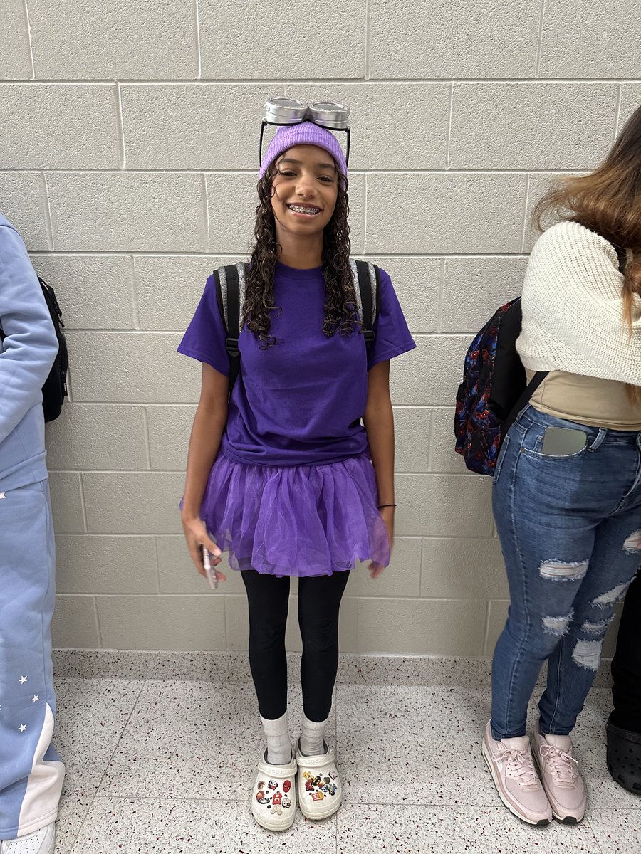 HurstJuniorHigh's tweet photo. What a great way to end spirit week! #hurstisfirst #minionday https://t.co/u7zdPlvwY3