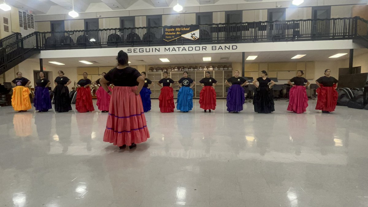 Members of GFDSHS spent some of their weekend at  a skirt workshop given by the accomplished Folklórico dancer &amp; Director, Mrs. Orey Russell of San Antonio, Texas. Skirt technique, body awareness &amp; group work with skirts were among the items touched on during the 2 hr workshop.