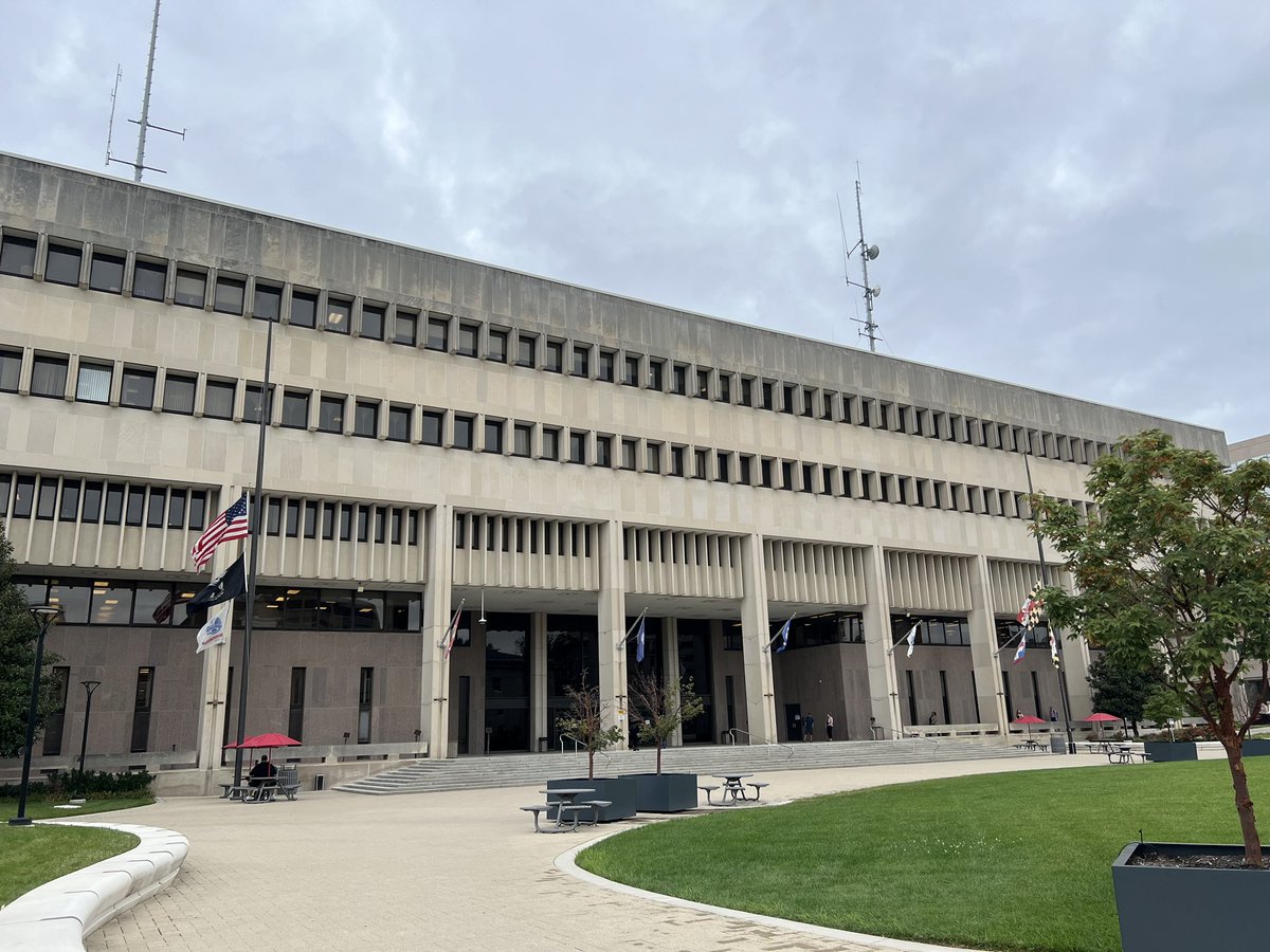 Dylan Segelbaum (@dylan_segelbaum) on Twitter photo I’m at the Baltimore County Courts Building in Towson, where David Linthicum, 25, of Cockeysville, is set to stand trial in the shootings of two <a href="/BaltCoPolice/">Baltimore County Police Department</a> officers.
Here’s what you need to know: tinyurl.com/2ywpu4dx (<a href="/BaltimoreBanner/">The Baltimore Banner</a>) I’m at the Baltimore County Courts Building in Towson, where David Linthicum, 25, of Cockeysville, is set to stand trial in the shootings of two <a href="/BaltCoPolice/">Baltimore County Police Department</a> officers.
Here’s what you need to know: tinyurl.com/2ywpu4dx (<a href="/BaltimoreBanner/">The Baltimore Banner</a>)