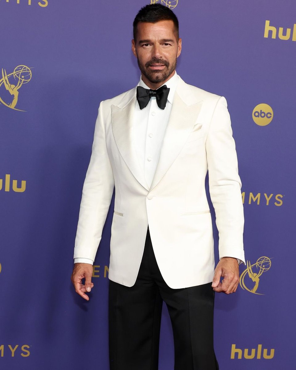 Always a good time at the #emmys 
.
👔: Douglas VanLaningham
💄: Hanic Beauty
 💇🏻‍♂️: Shaul Arbiv 
PR: Karynne Tencer
Thank you Dr. Nigma Talib for your healing powers!