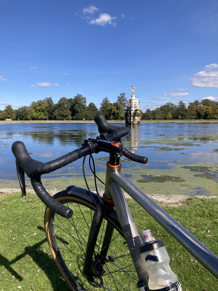 Beautiful day for a pootle in Bushy Park👍