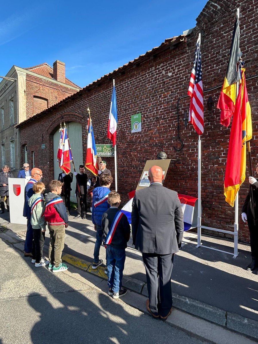 Mady Dorchies (@madydorchies) on Twitter photo 🇫🇷🇺🇸 #Landas se souvient !
La Commune de Landas se souvient de ce moment tragique qui a précédé la libération du village le 2 sept 1944 en inaugurant une stèle à la mémoire du Capitaine Théodore W LARGE avec le soutien <a href="/hautsdefrance/">Région Hauts-de-France</a>
#DevoirdeMemoire
<a href="/xavierbertrand/">Xavier Bertrand</a> 🇫🇷🇺🇸 #Landas se souvient !
La Commune de Landas se souvient de ce moment tragique qui a précédé la libération du village le 2 sept 1944 en inaugurant une stèle à la mémoire du Capitaine Théodore W LARGE avec le soutien <a href="/hautsdefrance/">Région Hauts-de-France</a>
#DevoirdeMemoire
<a href="/xavierbertrand/">Xavier Bertrand</a>