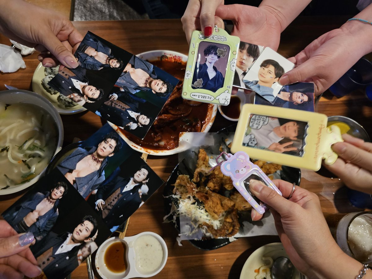 yeonmuduk's tweet photo. 명절이라 가족모임중❤️‍🔥 https://t.co/nGtc2BlSng