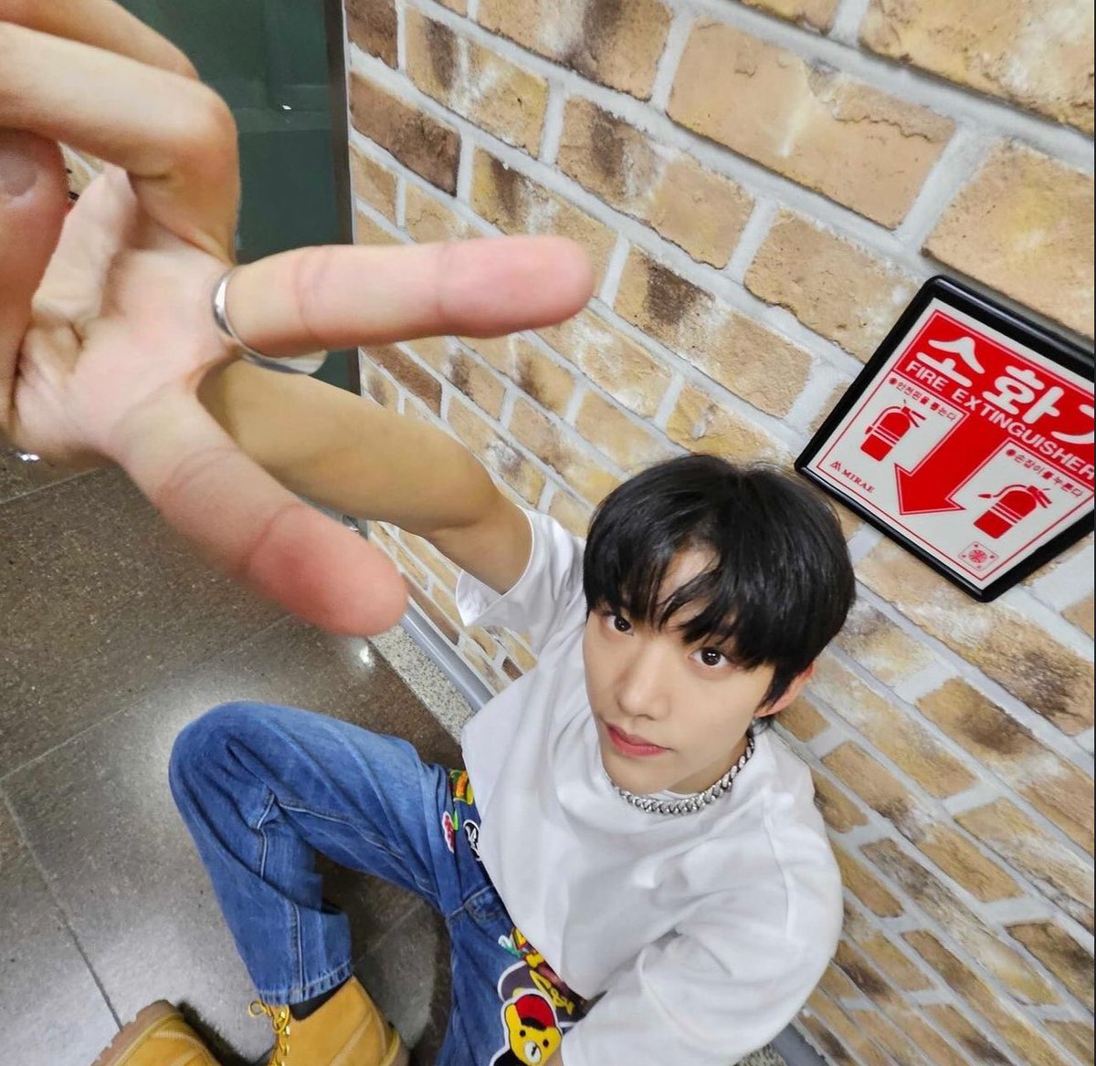 hyunminarrc's tweet photo. hyunmin instagram update 240916🎀

“in MusicBank🎵”

#HYUNMIN #현민 #ARrC #아크 @official_arrc #광진시티보이 

cont. https://t.co/5w3vXwXTGz