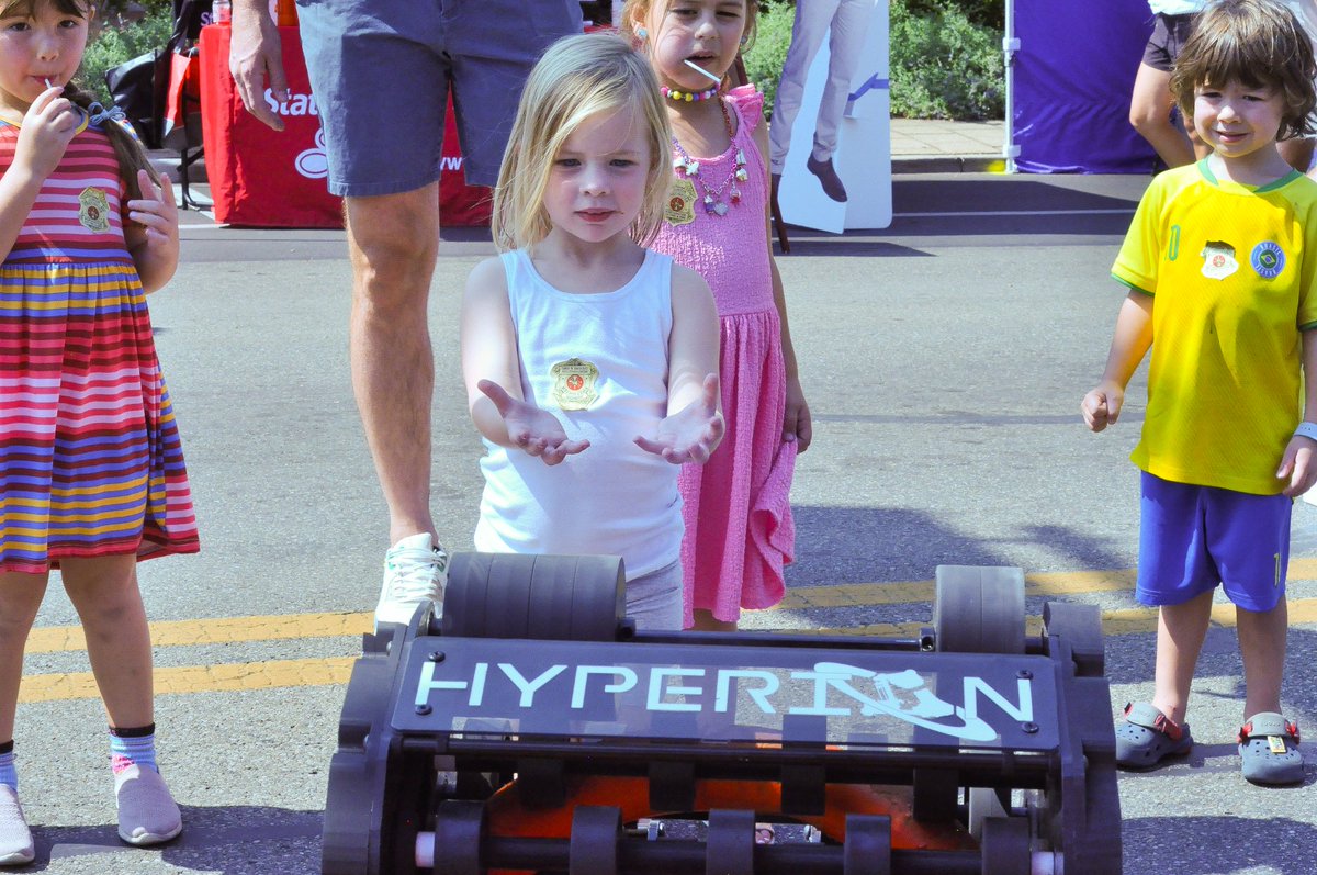 worbots4145's tweet image. This weekend, we had the opportunity to share STEM with members of the Worthington community at Market Day! People of all ages saw robots in action and even learned to drive one. 

#itsworthit #firstinspires #firstrobotics