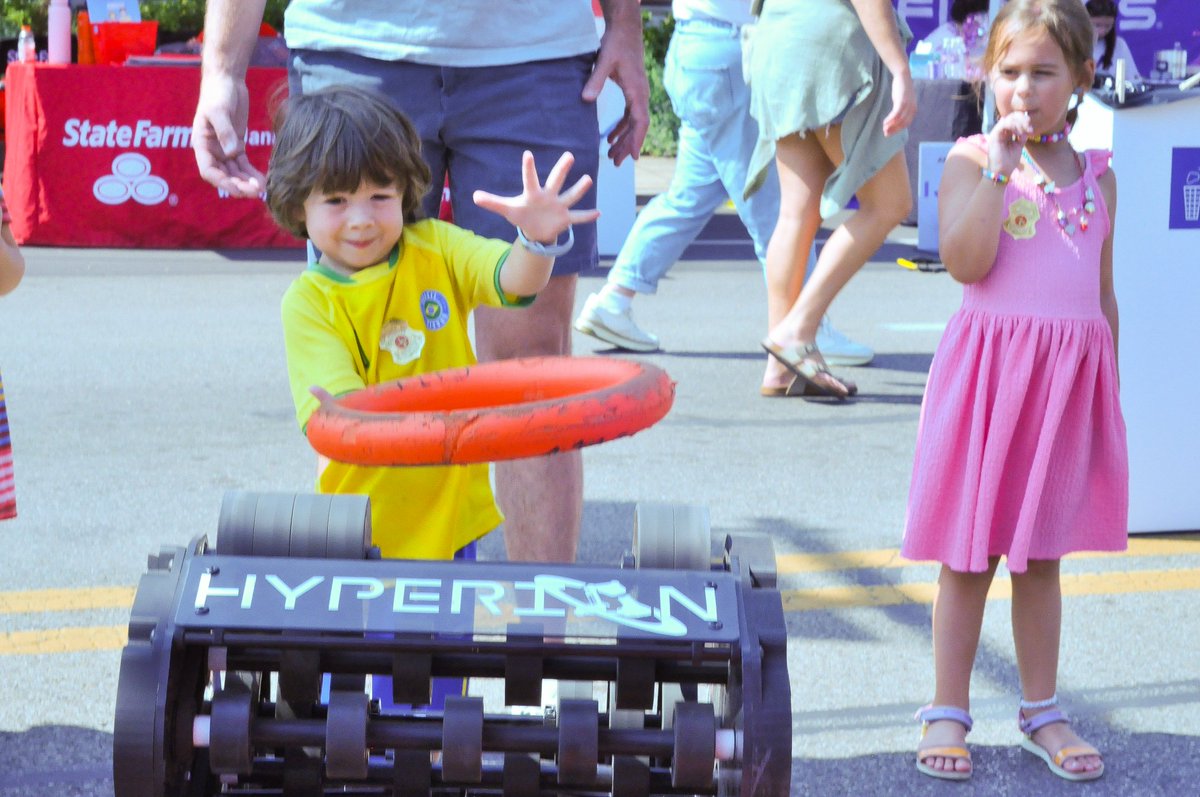 worbots4145's tweet image. This weekend, we had the opportunity to share STEM with members of the Worthington community at Market Day! People of all ages saw robots in action and even learned to drive one. 

#itsworthit #firstinspires #firstrobotics