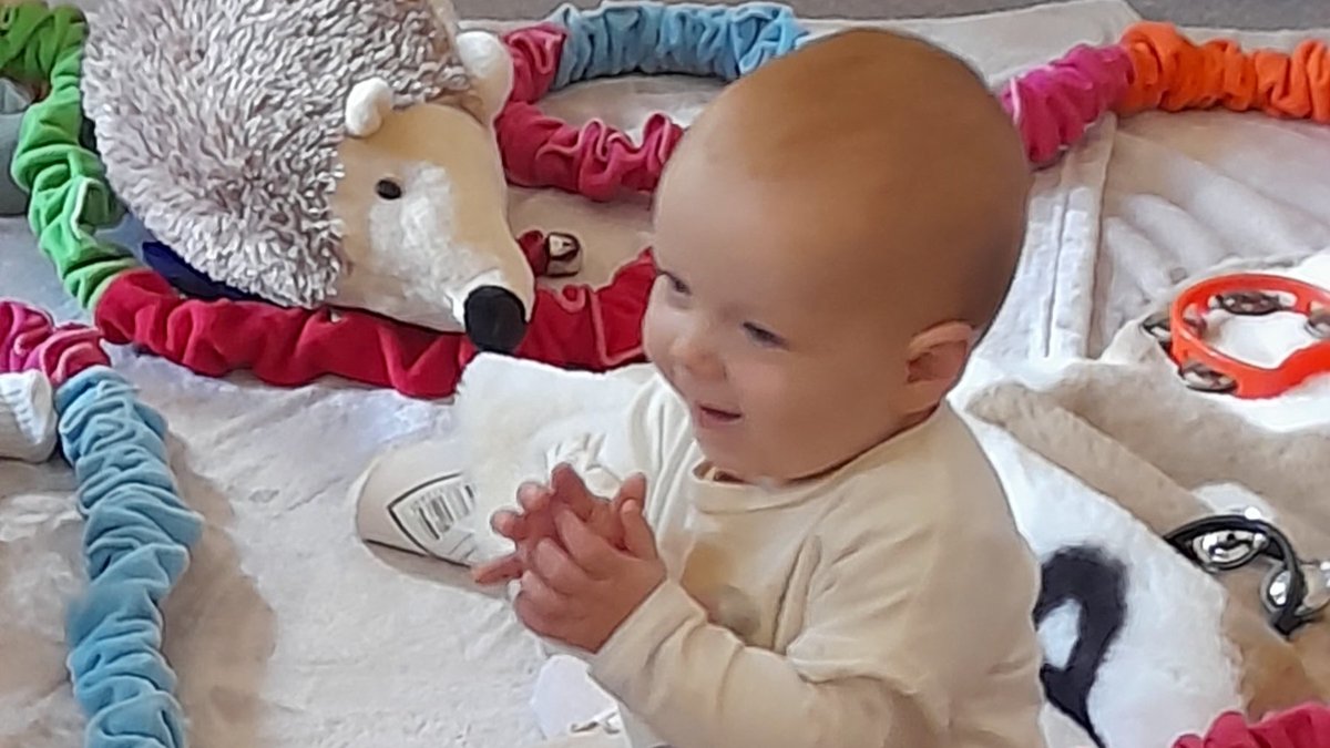 The youngest citizens of Wellington met some of the oldest last week, as we hosted a ‘Little Hands and Big Hearts’ session!
The sessions are the idea of local organisation Growing Minds and are a unique intergenerational opportunity.