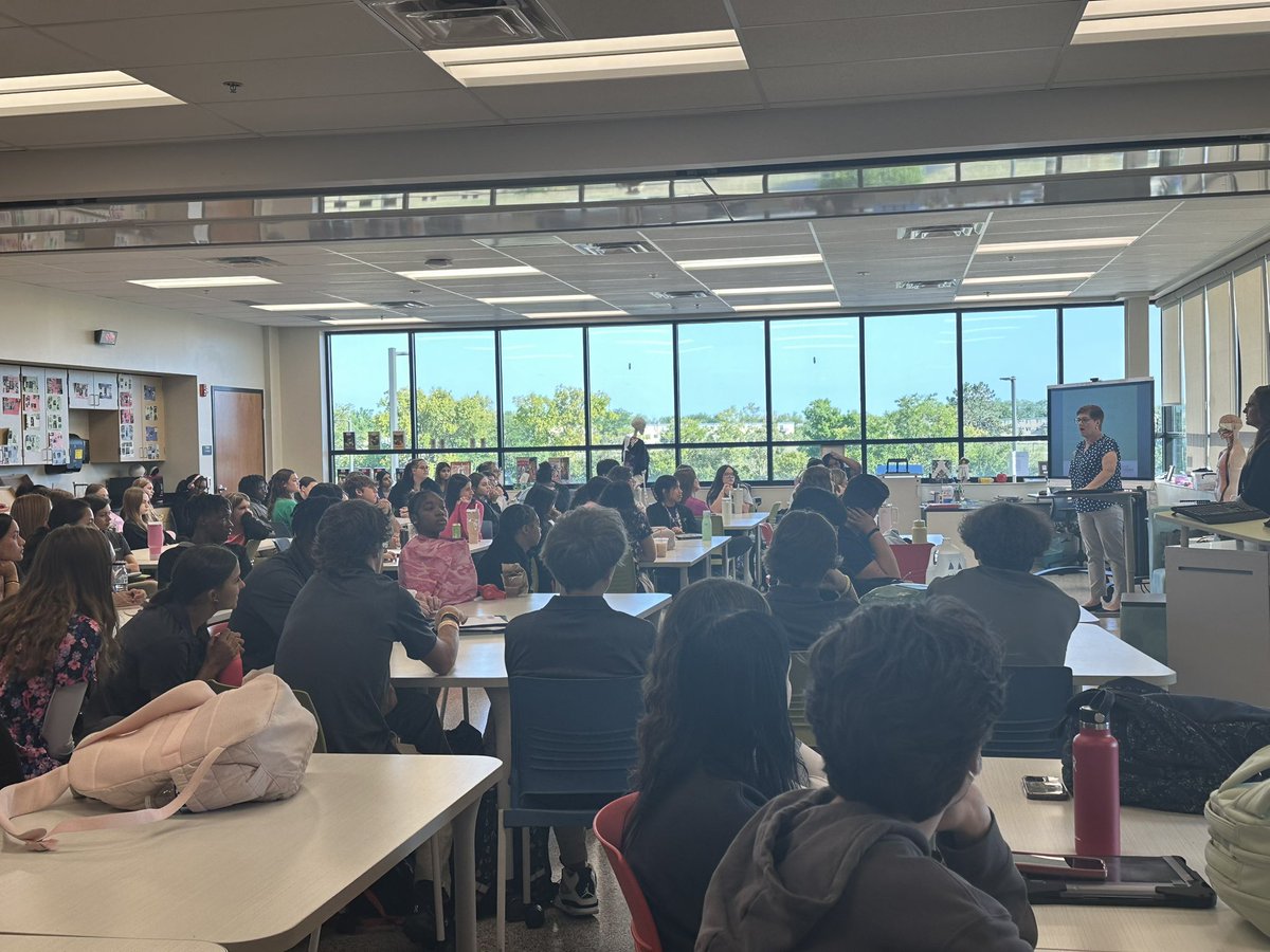 Seniors receiving Children’s Hospital Liberty orientation prior to clinicals starting this week!
We are so thankful and fortunate to have this amazing campus right here in our community!💚🩷💜🩵