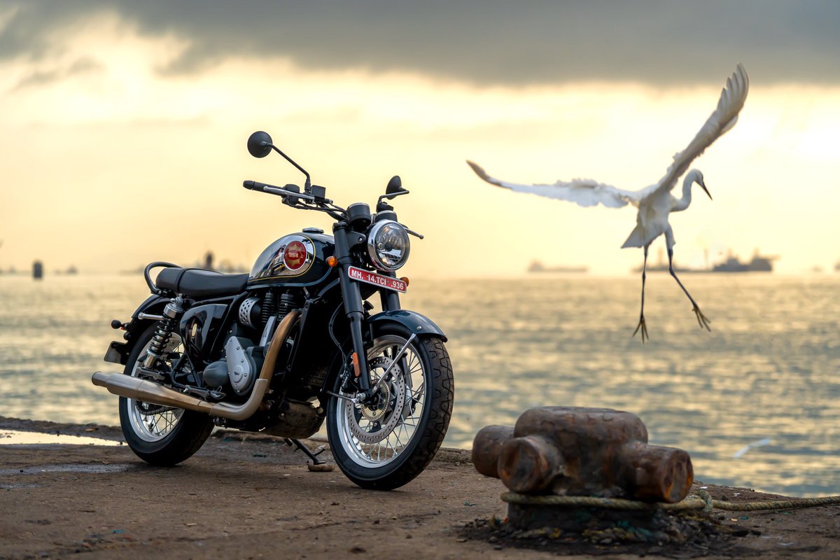 bsamotorcyclein's tweet photo. One month ago, we hit the road and introduced BSA Goldstar in India! Here’s to the unforgettable journey- the energy, the riders and the passion. Keep the Greatest Single of All Time roaring!
#LegendIsHere #TheHitSingle https://t.co/0VpW61PVfh