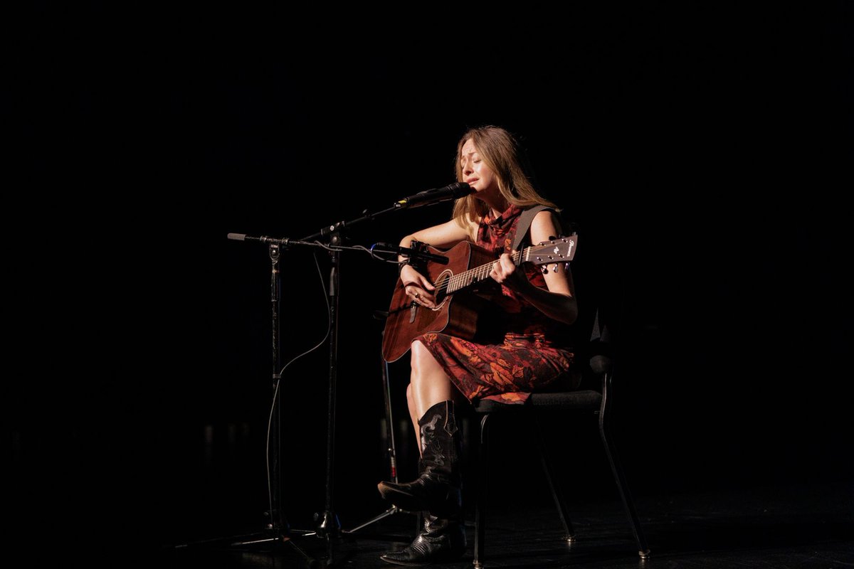 NewYork_CM's tweet image. Our musical guest Eleanor Kaufman kicked off our September event with her beautiful voice. Listen to her EP, Luna Fina, a collection of original songs inspired by her time living in Argentina. buff.ly/3XnMzNe #CMNYC #CMreflection 📸 by Nelson Luna
