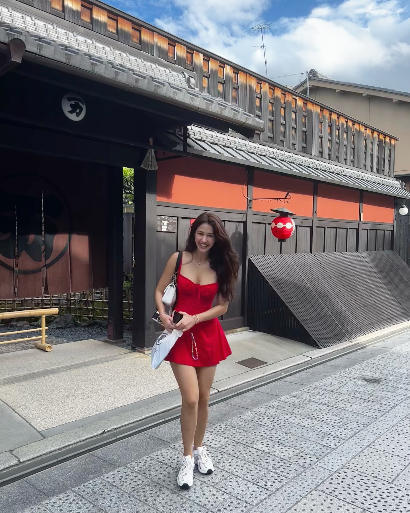 GXmZWf3aQAAgc1x?format=jpg&name=large