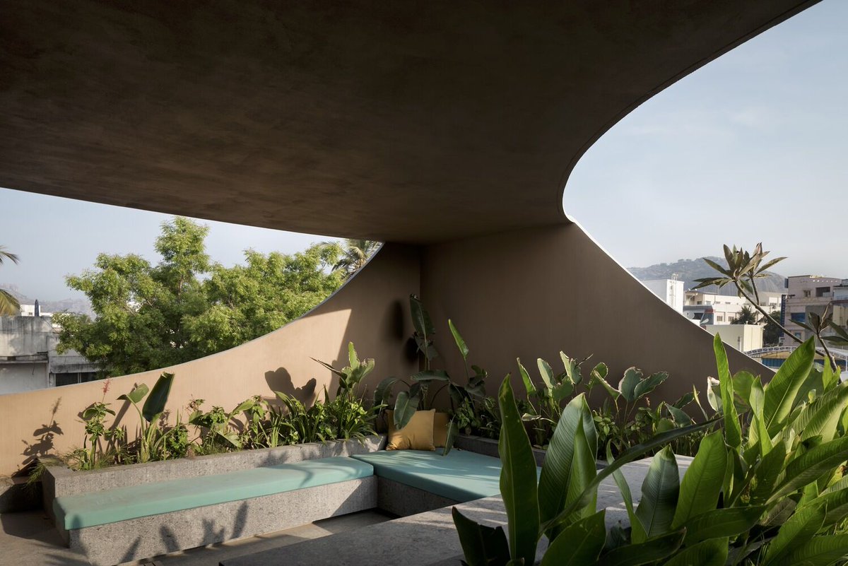 The 'K Home' by Cadence Architects features a dynamic façade which stands above a busy residential area in Krishnagiri, India ✨

Check out the full article on ArchDaily: bit.ly/3Tv96Gw

#architecture #architect
