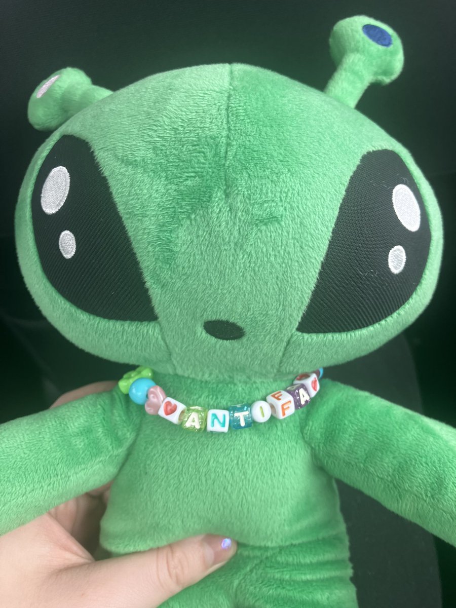 g4rbagepatch's tweet image. this is the skin of a killer bella