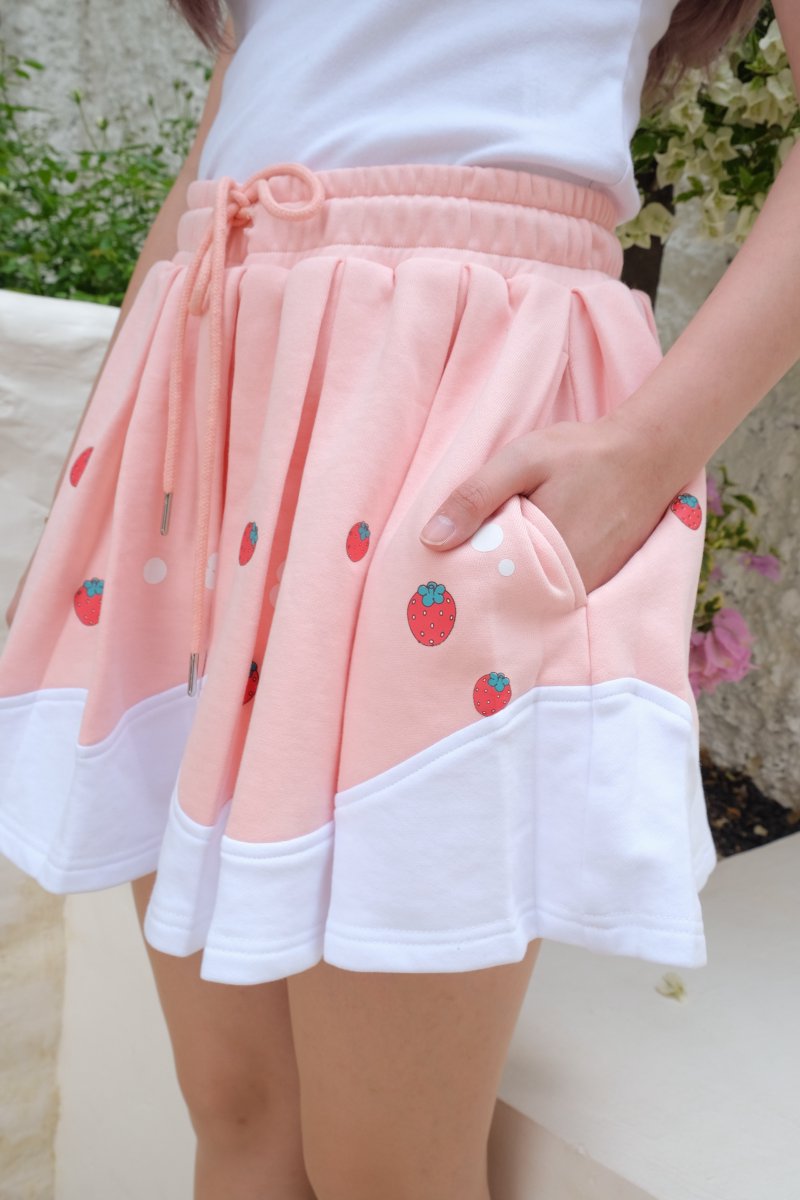 「the strawberry milk skirt  stretchy wais」|meyo 🌸 artcade #70のイラスト