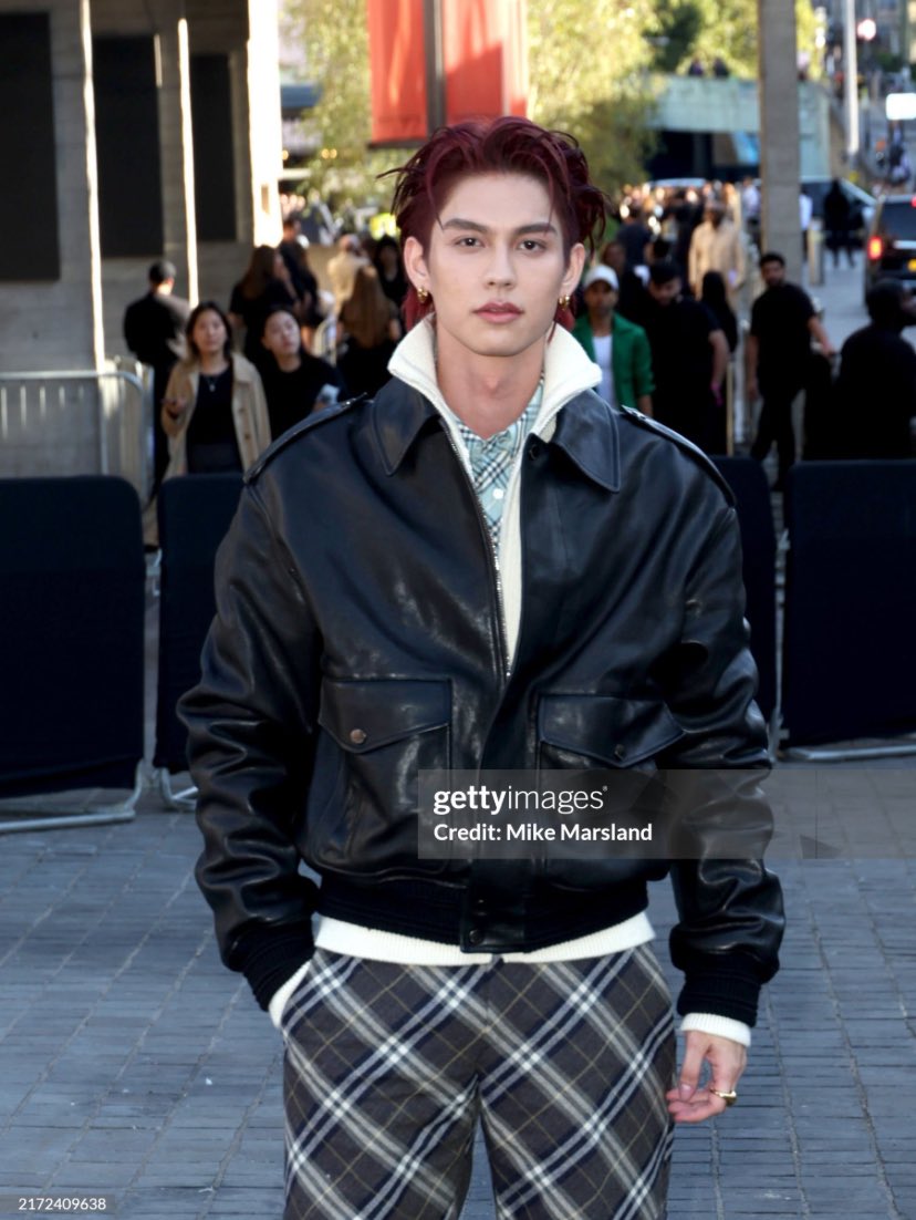 lovebrightboy's tweet image. ถูกต้อง✨👍🏻

Bright In LFW SS2025 
#BurberryxBright
#Burberry @Burberry 
#bbrightvc @bbrightvc
#BurberrySummer2025xBRIGHT