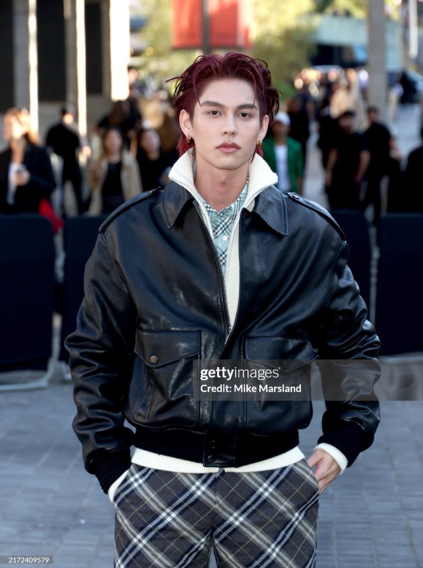 lovebrightboy's tweet image. ถูกต้อง✨👍🏻

Bright In LFW SS2025 
#BurberryxBright
#Burberry @Burberry 
#bbrightvc @bbrightvc
#BurberrySummer2025xBRIGHT