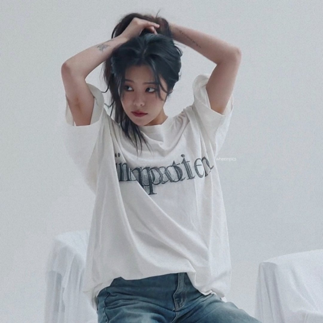 wheein_pics's tweet photo. today i offer you this wheein https://t.co/vPNtWCcNIW