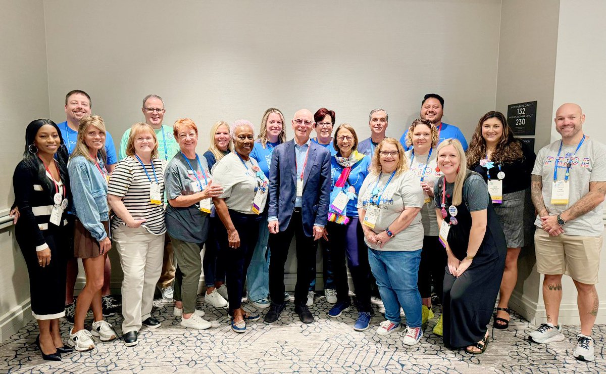 Kdeneanz's tweet image. From riding across the great Buckeye state in July with the ACS Pan Ohio Hope Ride, Dr. @billdahutmd joins the spirited Ohio ACS CAN team to advocate in D.C. during the annual Leadership Summit and Lobby Day. O-H! I-O! #CancerLobbyDay #LightsofHope @AmericanCancer