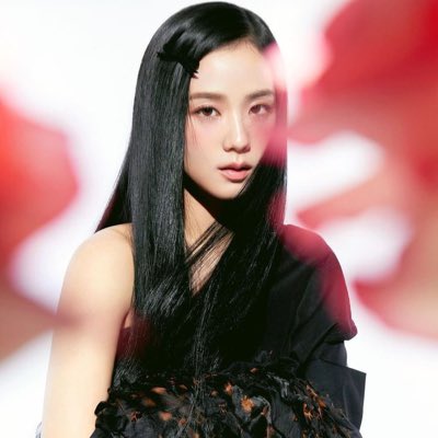 blinkdirection_'s tweet photo. Stunning! 
#Jisoo
#BLACKPINK

#NewProfilePic https://t.co/NUrZGbSdOG