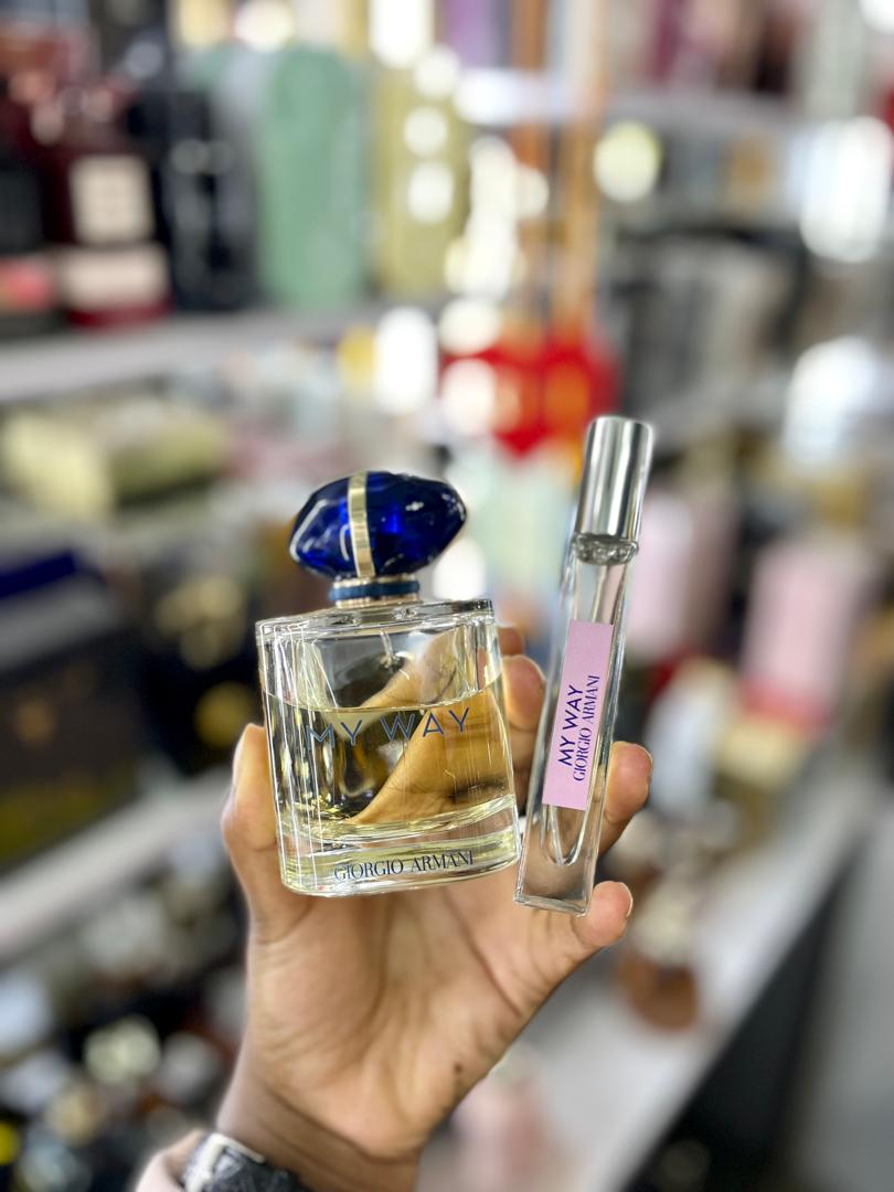 ThePerfumaryBar's tweet photo. Get your favourite perfume in a small size at a very affordable price. 

Decant means transferring the contents of a larger perfume bottle into smaller, often travel-sized bottles.

Call for directions   +256 788 491125
 #ThePerfumaryBar
#Decanting
#Perfumes https://t.co/PFmAXBefSc