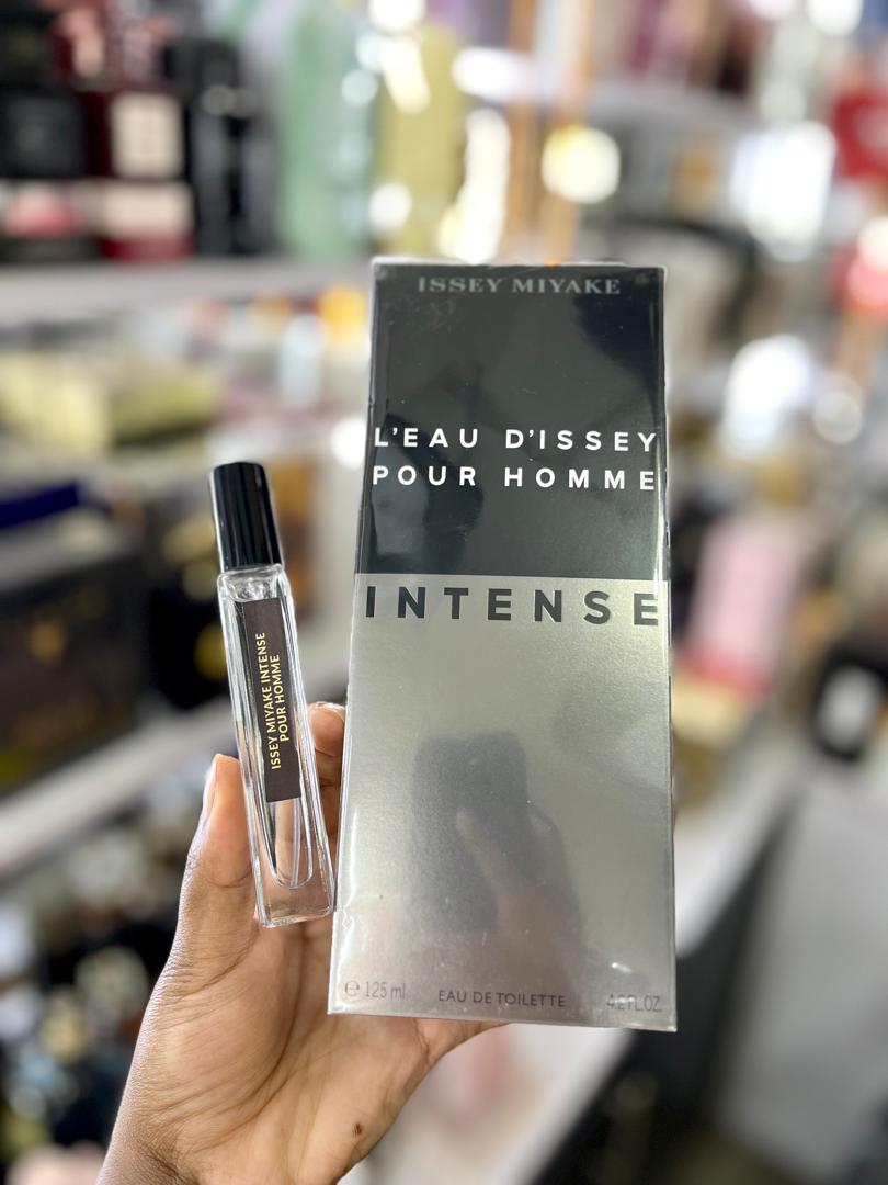 ThePerfumaryBar's tweet photo. Get your favourite perfume in a small size at a very affordable price. 

Decant means transferring the contents of a larger perfume bottle into smaller, often travel-sized bottles.

Call for directions   +256 788 491125
 #ThePerfumaryBar
#Decanting
#Perfumes https://t.co/PFmAXBefSc