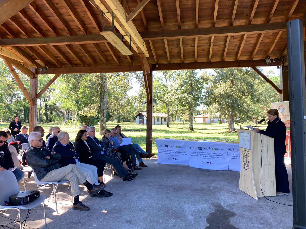 L’IEFC et le Pays Barval ont signé une convention de partenariat dans le cadre du Projet Alimentaire Territorial (PAT). Cette collaboration vise à étudier l’opportunité et la faisabilité de créer des espaces agricoles sur le territoire.

➡ Communiqué :  bit.ly/3za7J9z