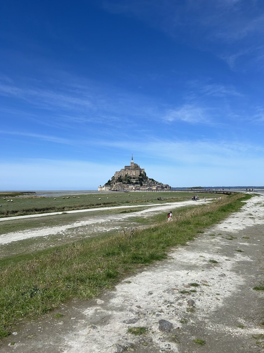 フランス戻ってきました、また頑張ります🔥今年はまた色んなことが変わって新しいことに挑戦することになりそう😆🧡
ラストバカンスで念願のモンサンミッシェル🥹🏰