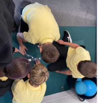 EastfieldPSHull's tweet photo. 6LT have been working in groups to learn about how data is transferred over the internet today. Great work! #epscomputing #epsict #epsenglish #epsoracy #epsspeakingandlistening https://t.co/tHwHXOfof4