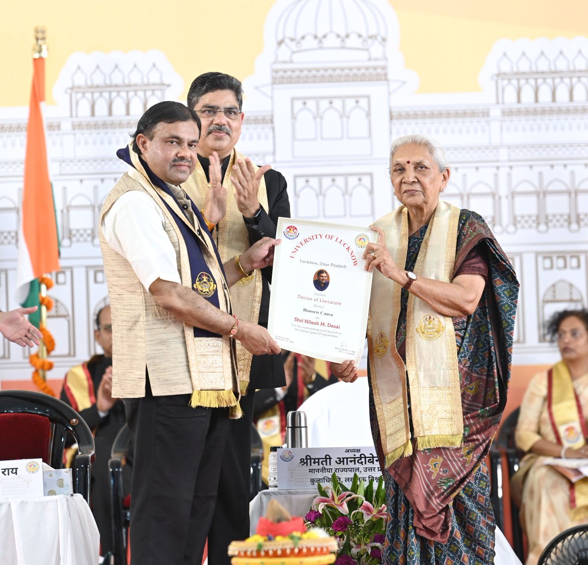 GovernorofUp's tweet photo. प्रदेश की राज्यपाल एवं कुलाधिपति श्रीमती आनंदीबेन पटेल की अध्यक्षता में आज लखनऊ विश्वविद्यालय, लखनऊ का 67वां दीक्षांत समारोह सम्पन्न हुआ। समारोह में कुल 1,06,306 उपाधियाँ व 196 पदक प्रदान किए गए। https://t.co/ujeOgfxy4V