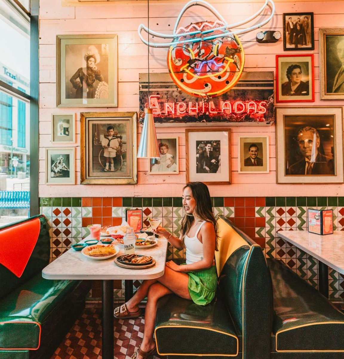 HAPPY NATIONAL GUACAMOLE DAY! 
Tag a friend down below that owes you GUAC! ⬇️⬇️⬇️