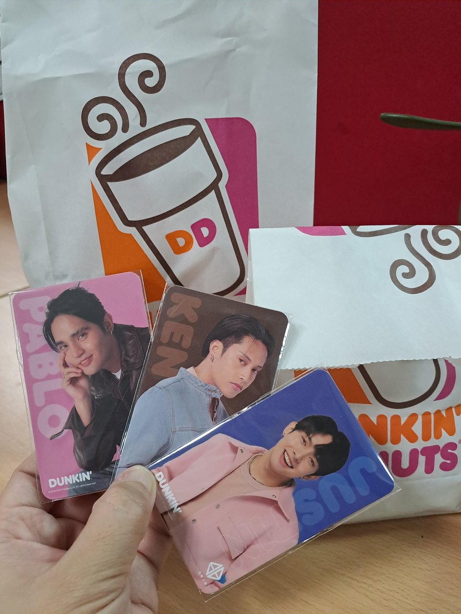 xandz34's tweet photo. 5 lang binili ko... ๐
๐
Just Casual Fan, but completed Mahalima 5 photos
#SB19DunkinPH #dunkin #dunkinph #sb19 #dunkindonut #dunkindonutph #combomeal #coolcombo #selfie
๐ท Sept 16 2024 @dunkinph @SB19Official @stellajero_ @JoshCullen_s @felipsuperior @imszmc @justintdedios https://t.co/kOdPX0VS8I
