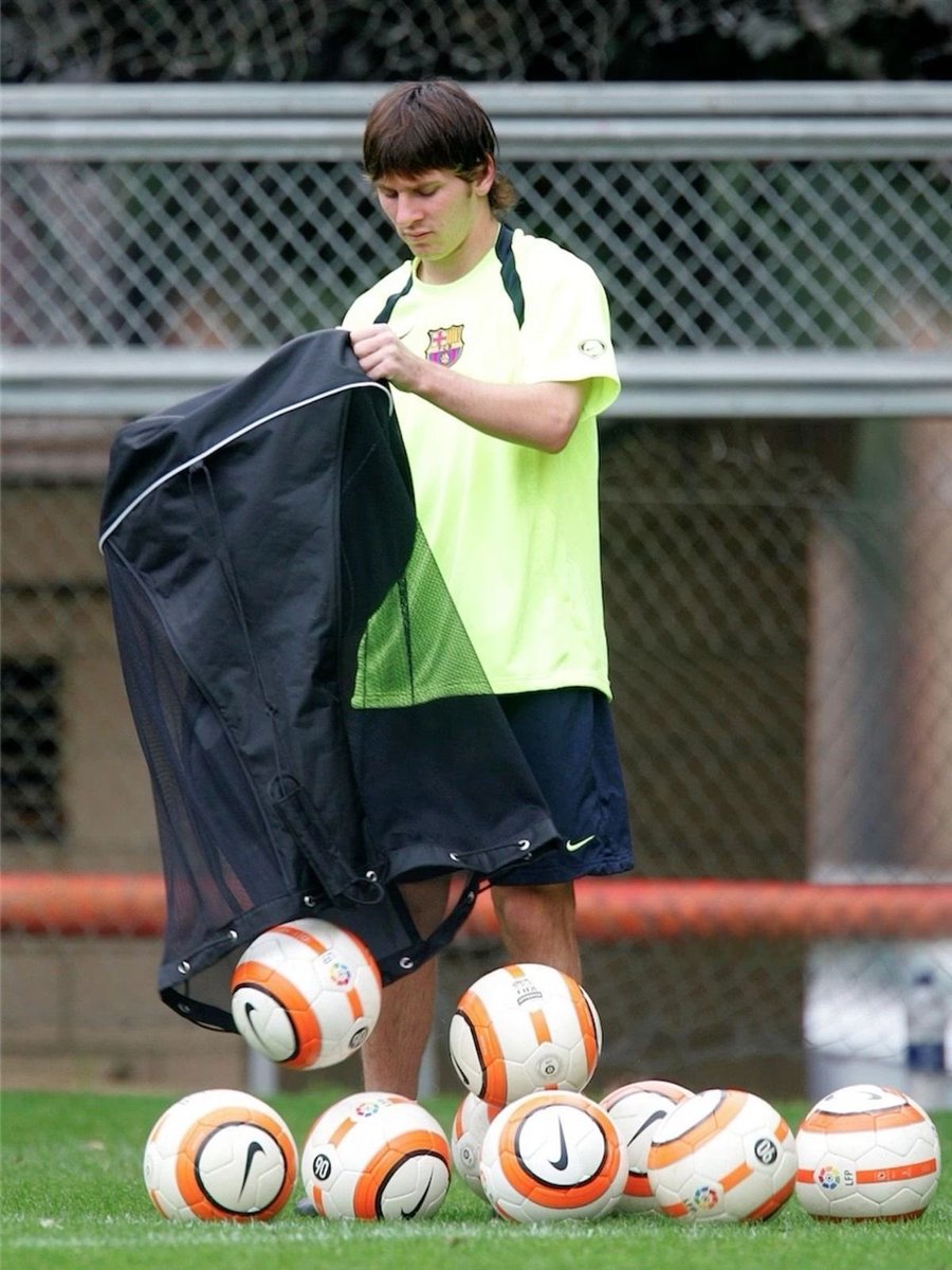 lionel messi archiv (@leomessiarchiv) on Twitter photo 