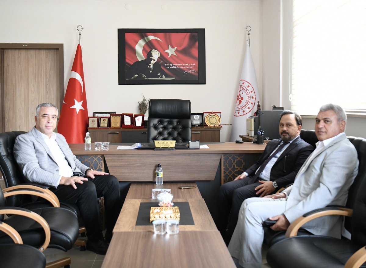 alibilgii01's tweet photo. Yeni Eğitim dönemi kapsamında İlçe Müdürlüğümüze ve Yurt Müdürlüğümüze yaptıkları nazik ziyaretleri için Sarıçam Belediye Başkanı Sn:Bilal Uludağ'a teşekkür ederiz. https://t.co/5C43oVTPBd
