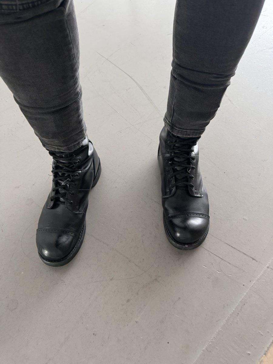 BootsSockkinks tweet media