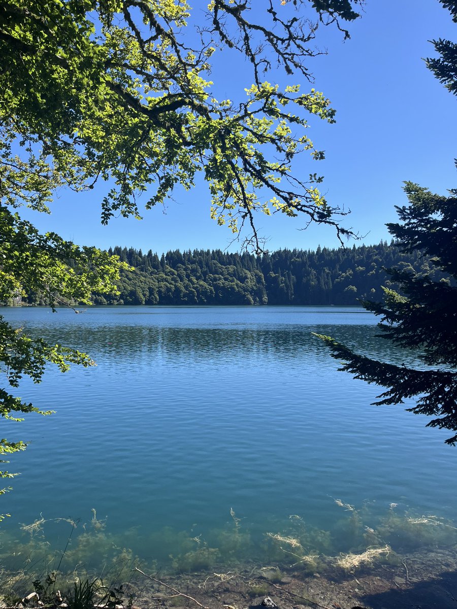 aloradodo's tweet photo. L’Auvergne c’est sous côté ⛰️🚐#puydudome #lacpavin #puydesancy https://t.co/sbAd7BmcpR