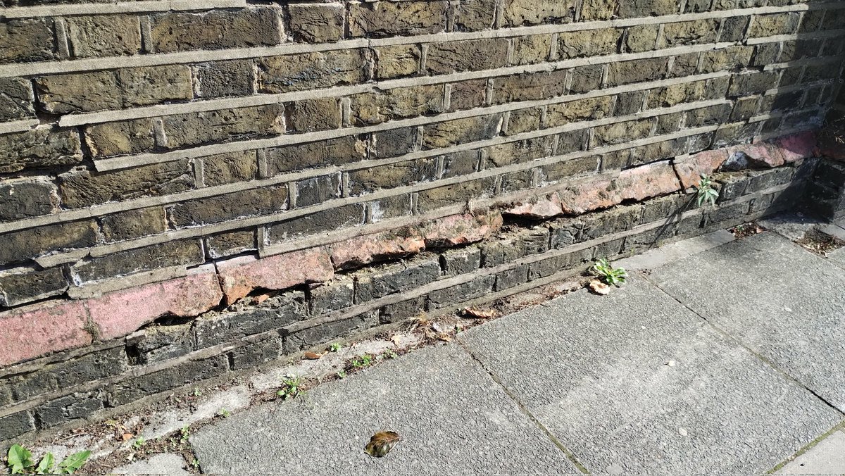 An illustration of the neglect and damage to the grade 2 listed perimeter wall of the Livesey Memorial Hall. #architecture #neglect #heritage #atrisk #bellgreen #sydenham #se26