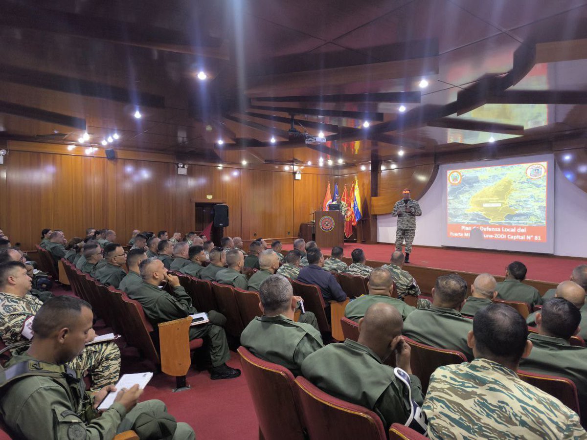 CEOFANBVE's tweet photo. 🔁 RT || GJ. @dhernandezlarez: De la #CRBV Artículo 328: La Fuerza Armada Nacional constituye una institución esencialmente profesional, sin militancia política, organizada por el Estado para garantizar la independencia y soberanía de la Nación y asegurar la integridad del espacio geográfico, mediante la defensa militar, la cooperación en el mantenimiento del orden interno y la participación activa en el desarrollo nacional, de acuerdo con esta Constitución y con la ley. En el cumplimiento de sus funciones, está al servicio exclusivo de la Nación y en ningún caso al de persona o parcialidad política alguna. Sus pilares fundamentales son la disciplina, la obediencia y la subordinación. La Fuerza Armada Nacional está integrada por el Ejército, la Armada, la Aviación y la Guardia Nacional, que funcionan de manera integral dentro del marco de su competencia para el cumplimiento de su misión, con un régimen de seguridad social integral propio, según lo establezca su respectiva ley orgánica.

#IntegrarEsVencer
