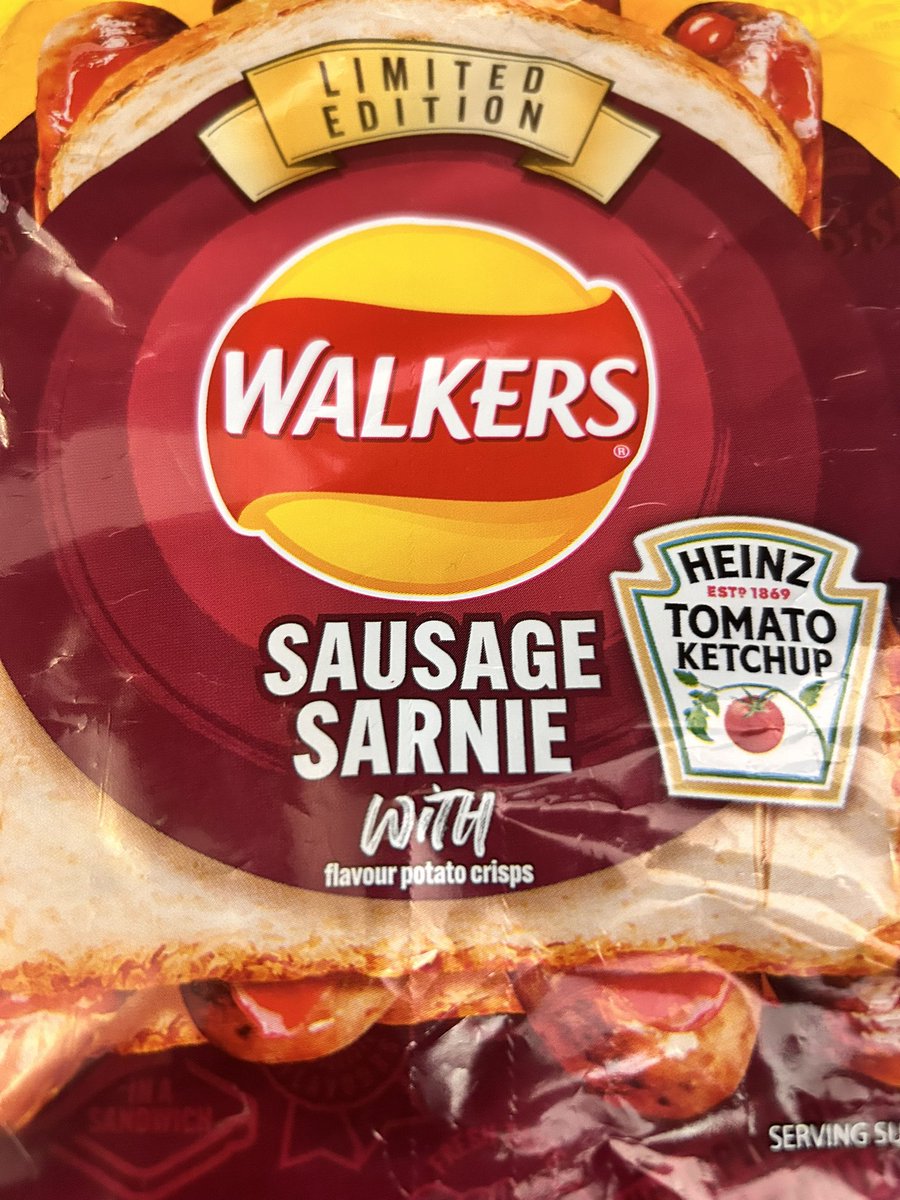 randomtechdude's tweet photo. @walkers_crisps The packet promised a sausage sarnie with “flavour” potato chips, but all I got was crisps. Disappointed. 

😜 https://t.co/aY3nqMXhDE