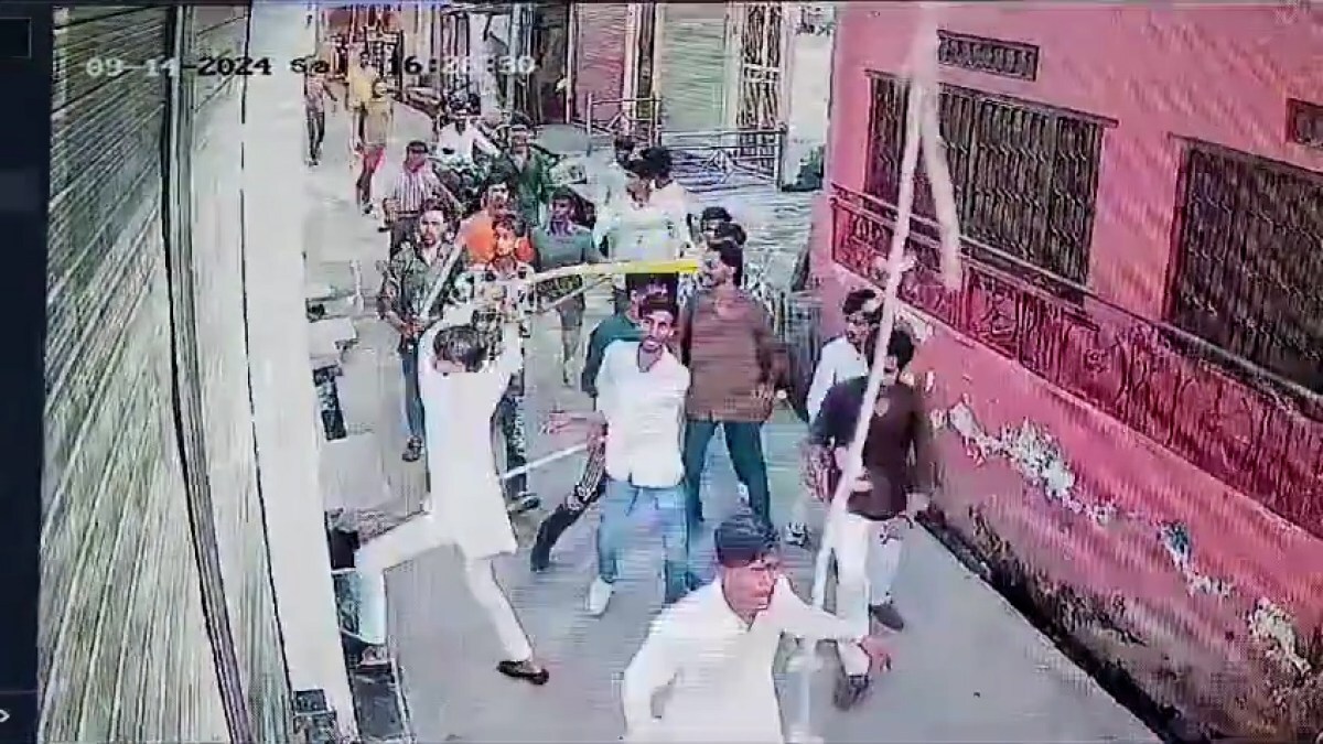 TOPXNews's tweet image. &quot;Disturbing reports of attacks on Muslim-owned shops in India highlight the urgent need for peace and unity. Let&apos;s condemn all forms of violence and work towards a society where everyone is treated with respect and tolerance. #ReligiousUnity #PeaceInIndia 🙏&quot;