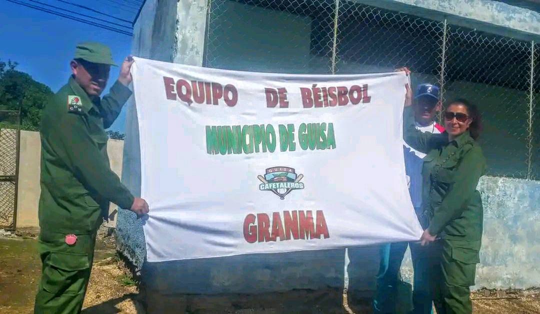 Comunicadora Guisa (@rosania110285) on Twitter photo 🇨🇺💖Listo el Municipio de #Guisa
‼️En el Día Territorial de la defensa.<a href="/YudelkisOrtizB/">Yudelkis Ortiz Barceló</a> <a href="/YanielSalina/">Yaniel Salina López</a> <a href="/YanetsyTerry/">Yanetsy Terry Gutiérrez</a> <a href="/HomeroAcostaA/">Homero Acosta Álvarez</a> 🇨🇺💖Listo el Municipio de #Guisa
‼️En el Día Territorial de la defensa.<a href="/YudelkisOrtizB/">Yudelkis Ortiz Barceló</a> <a href="/YanielSalina/">Yaniel Salina López</a> <a href="/YanetsyTerry/">Yanetsy Terry Gutiérrez</a> <a href="/HomeroAcostaA/">Homero Acosta Álvarez</a>