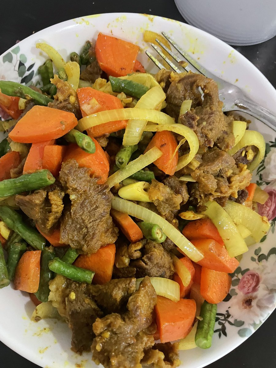 sofyanlich's tweet image. Malem2 buat Daging Kunyit, jadi kepikiran kalau balik ke Indo jualan Daging Kunyit khas sini keknya bagus nih 🤣