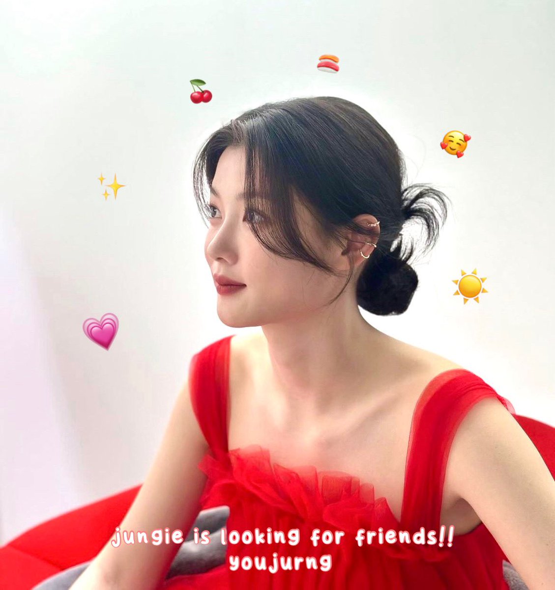beep-beep . . 🚗💢 greetings to all peeps in this world! this girl in red is looking for new comers to have conversations and be fwend with. any takers that would accept this chatty jungie? kindly help to share or tag your moots alrite :> thank you by a bunch! ♥️