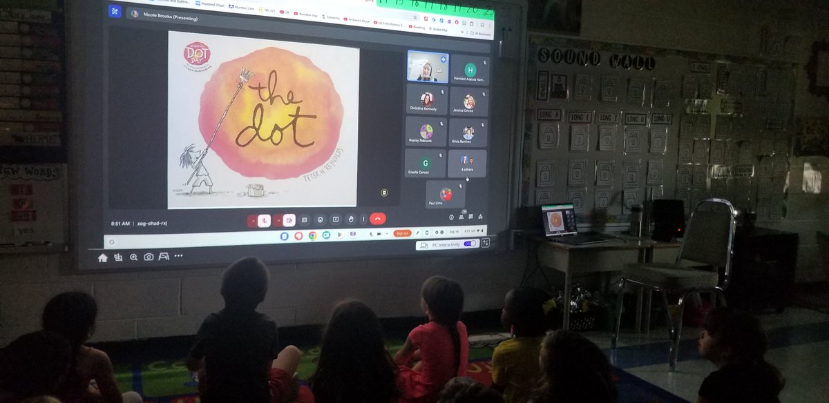 MrDeLima1's tweet photo. We started our day with a school wide read aloud and art activity. We are very creative. @JohnPaulIIOCSB https://t.co/u49JYbOBkA