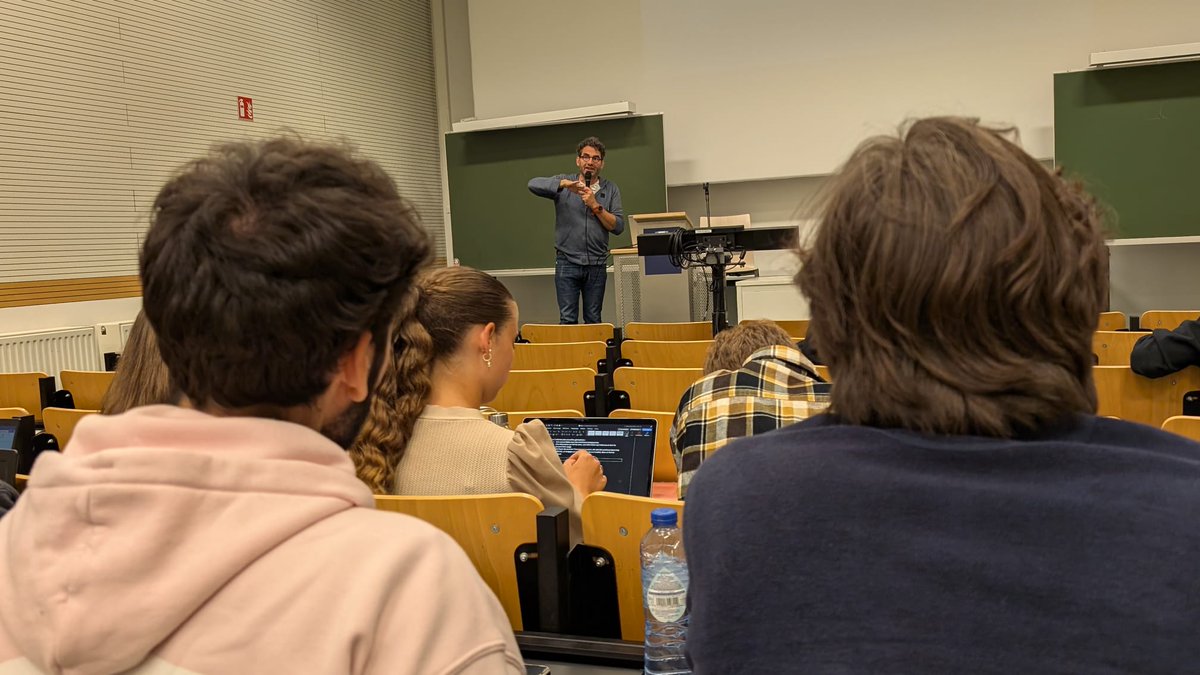 EjL-ORM (@UCLouvain) (@ejl_orm) on Twitter photo C’est la rentrée à l'<a href="/EjL_ORM/">EjL-ORM (@UCLouvain)</a>! 🎓 Au programme : découverte des écritures journalistiques et immersion dans les médias radio, web, et télé avec <a href="/yvesthiran/">Yves Thiran</a> et <a href="/aruyssen/">Arnaud Ruyssen</a> .
Inscrivez-vous jusqu'à fin septembre ! 👇
🔗 uclouvain.be/fr/inscriptions
@UCLouvain_be <a href="/COMU15546118/">COMU</a> C’est la rentrée à l'<a href="/EjL_ORM/">EjL-ORM (@UCLouvain)</a>! 🎓 Au programme : découverte des écritures journalistiques et immersion dans les médias radio, web, et télé avec <a href="/yvesthiran/">Yves Thiran</a> et <a href="/aruyssen/">Arnaud Ruyssen</a> .
Inscrivez-vous jusqu'à fin septembre ! 👇
🔗 uclouvain.be/fr/inscriptions
@UCLouvain_be <a href="/COMU15546118/">COMU</a>