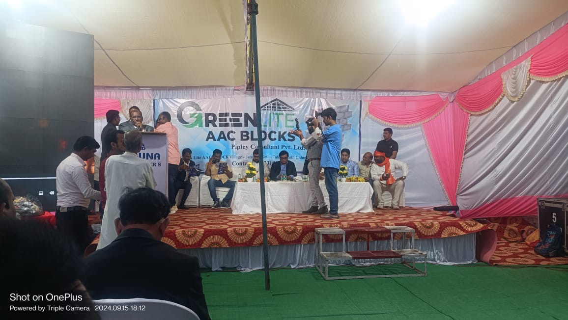 छिंदवाड़ा में दलित उद्यमी की 10 करोड़ की फैक्ट्री का हुआ उद्घाटन
- डिक्की के संस्थापक अध्यक्ष <a href="/DrMilindKamble/">Dr. Milind Kamble</a> और #छिंदवाड़ा सांसद बंटी विवेक साहू ने किया शुभारंभ
- डिक्की के कॉर्डिनेटर नरेश पीपले ने किया समाज को गौरांवित
- डिक्की के प्रयासों से समावेशी विकास को मिल रहा बल