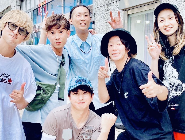 Kazzy_HAZEL's tweet photo. 最&高で KAN&PAI
No matter what anyone says,
they are my best brothers.
オメデトゥー!
To #greatestlife
@naofumimori @takeuchikazhiro @yu_ta_mura @furachinarhythm https://t.co/6a7WAoa1Xp